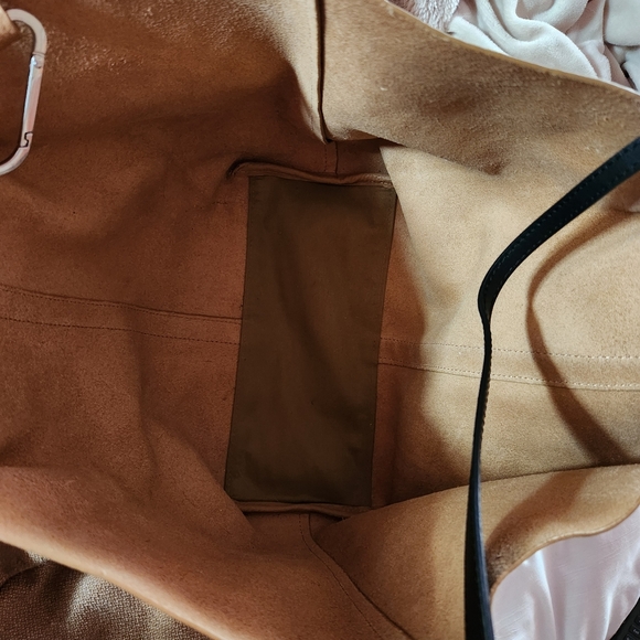 Elegant Tan Leather Tote Bag - Picture 8 of 9